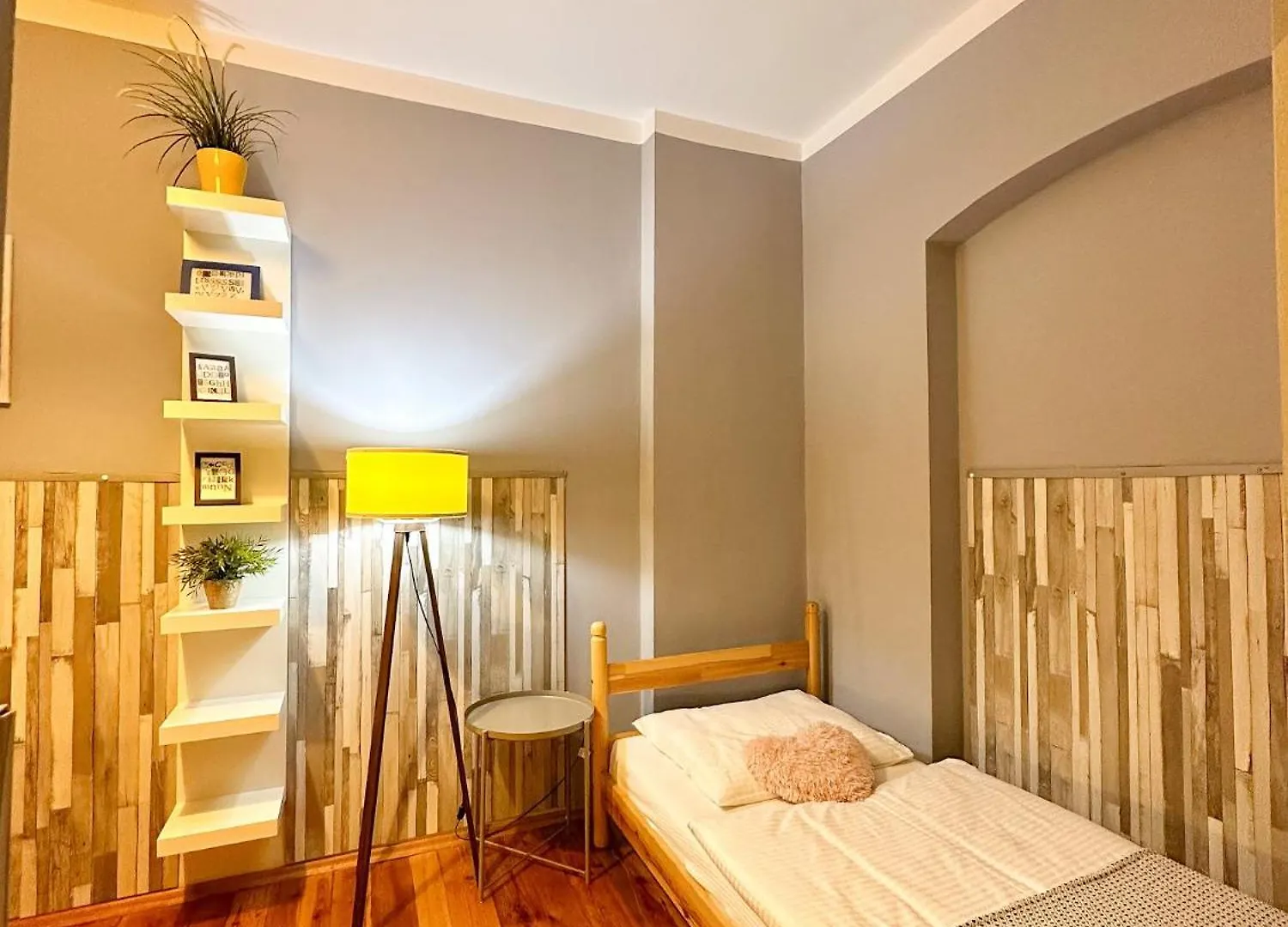 Explorer B&B Old Town Rooms & Apartment #Don'T Be A Tourist, Be An Explorer! Poznań Polska