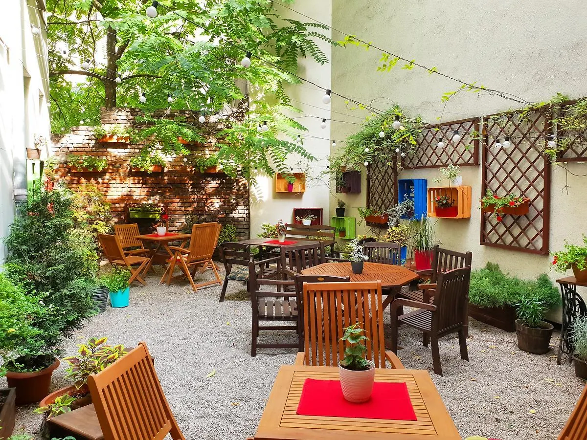 Explorer B&B Old Town Rooms & Apartment #Don'T Be A Tourist, Be An Explorer! Poznań Hostel