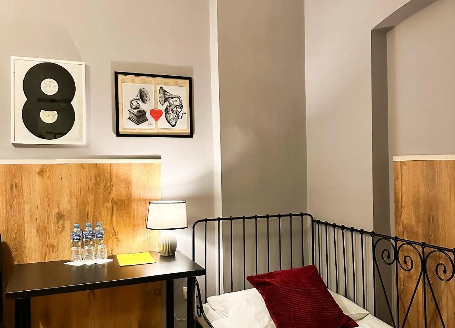 Explorer B&B Old Town Rooms & Apartment #Don'T Be A Tourist, Be An Explorer! Poznan 0*,  Poland